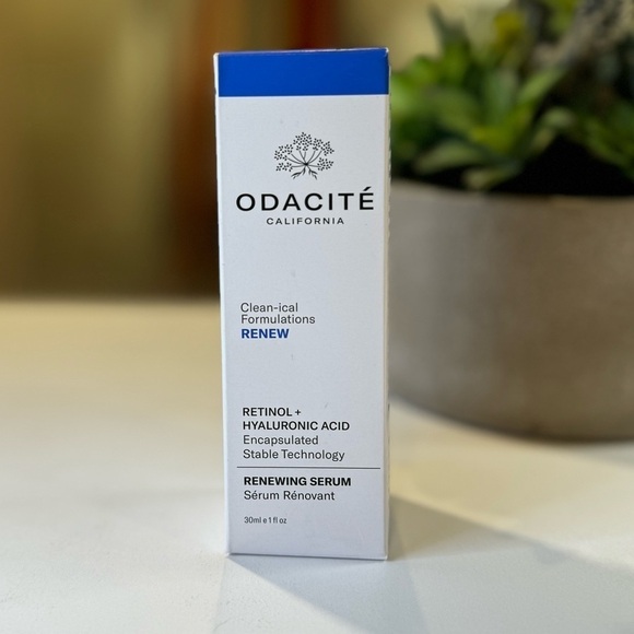 Retinol & Hyaluronic Acid Renewing Serum by Odacite - Picture 13 of 15